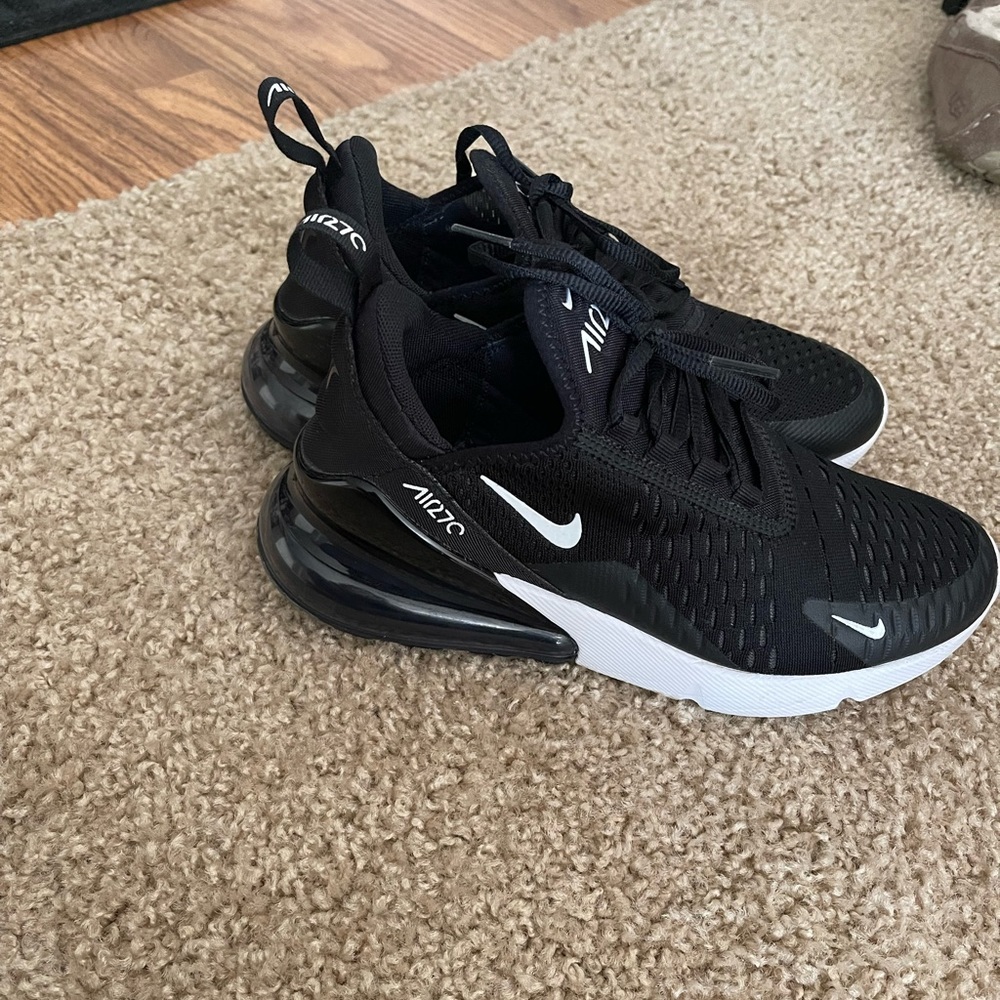 Women Nike Air 270s